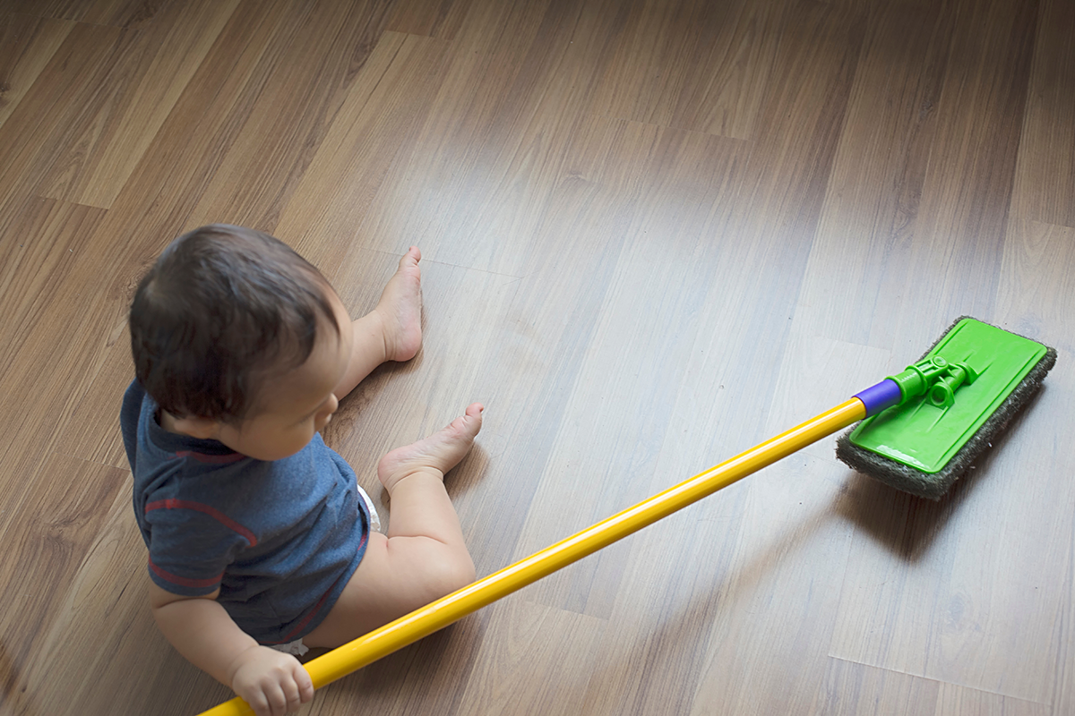 How To Choose The Best Floor Cleaner for Your Crawling Baby